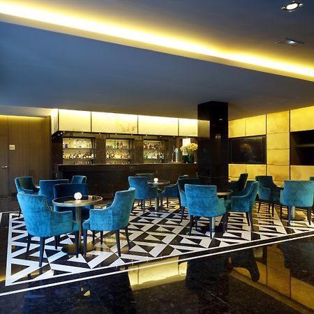 Aurea Washington Irving By Eurostars Hotel Company Granada Kültér fotó The bar at the 1001 lounge
