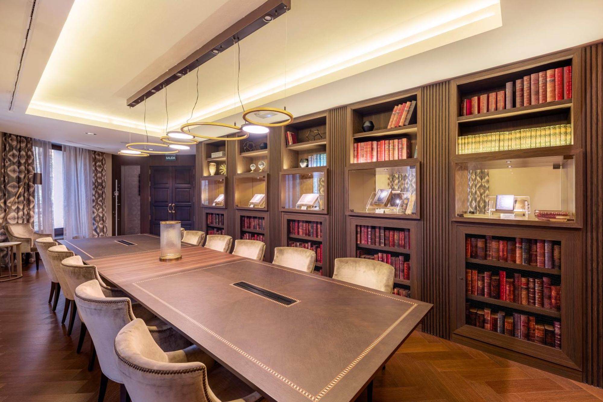 Aurea Washington Irving By Eurostars Hotel Company Granada Kültér fotó The library at the London residence