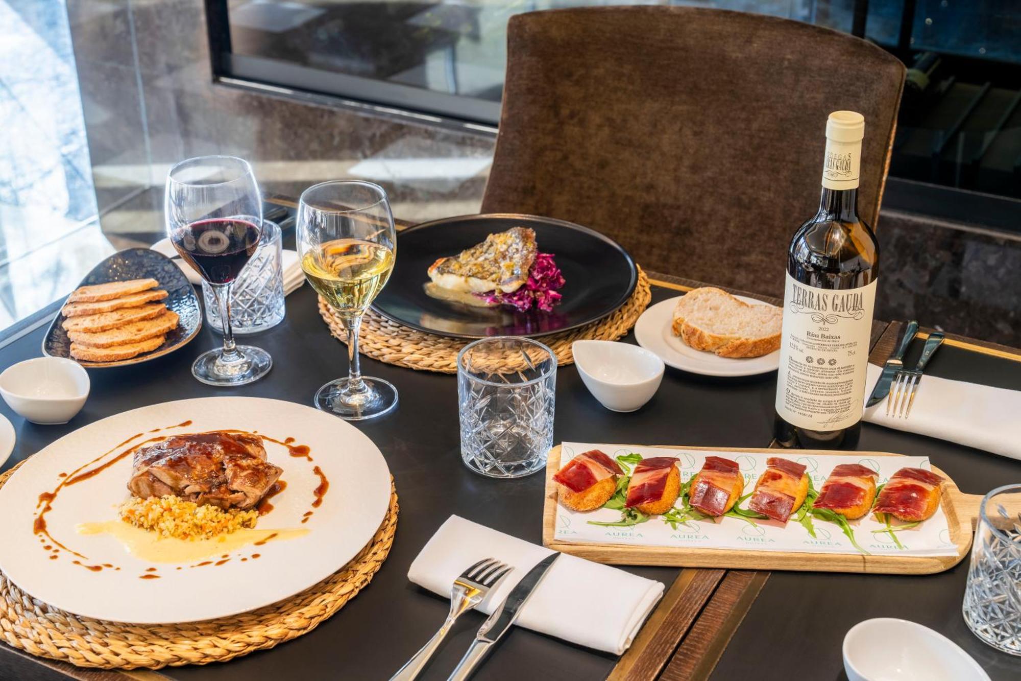 Aurea Washington Irving By Eurostars Hotel Company Granada Kültér fotó A selection of dishes from the restaurant